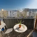 Emplacement Ideal, Garage Prive, Lumineux