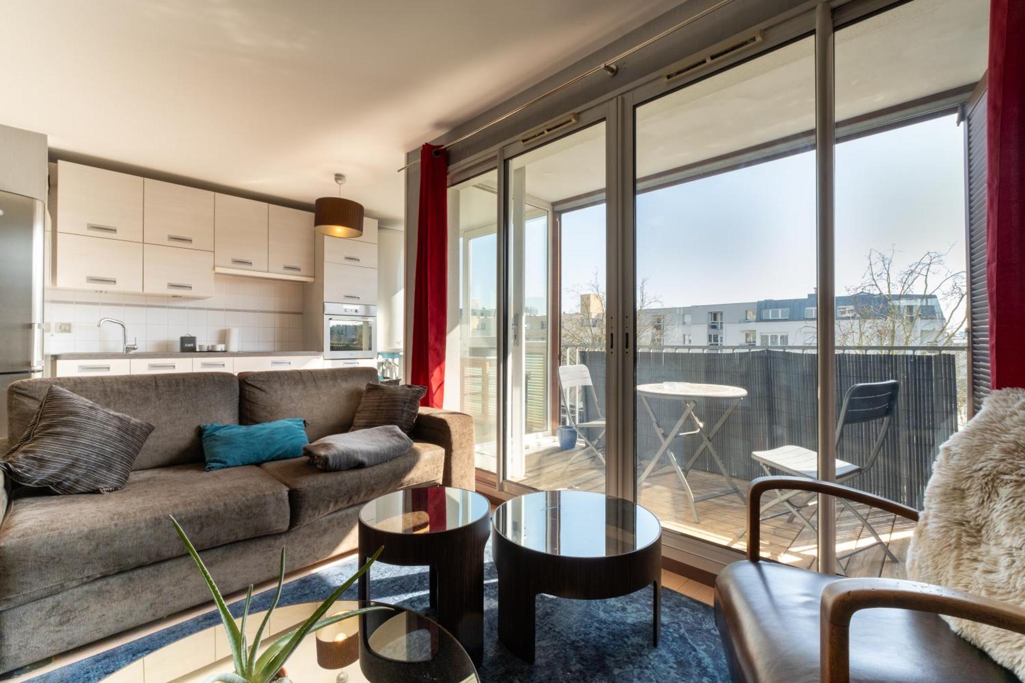 Emplacement Ideal, Garage Prive, Lumineux