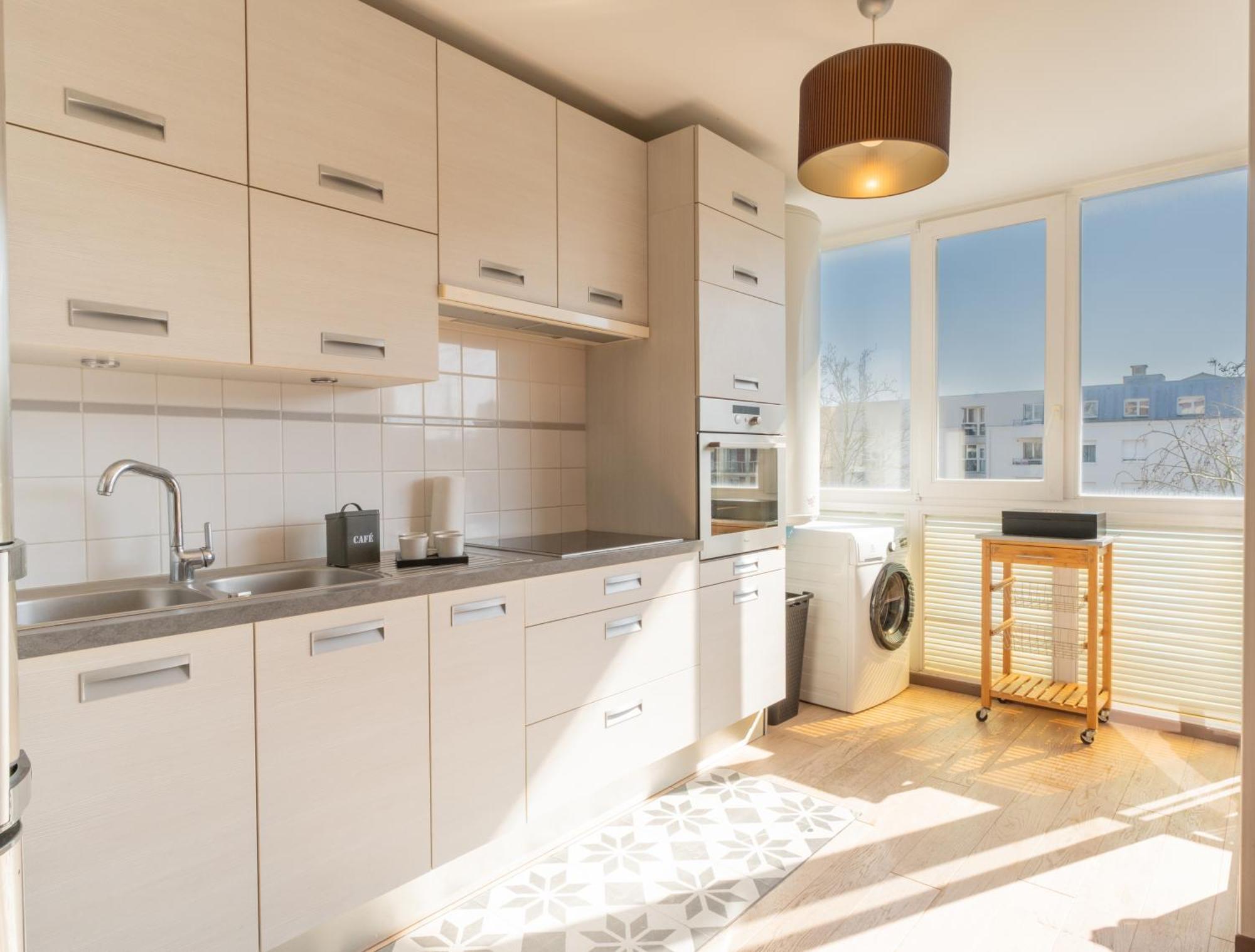 Emplacement Ideal, Garage Prive, Lumineux Apartment *
