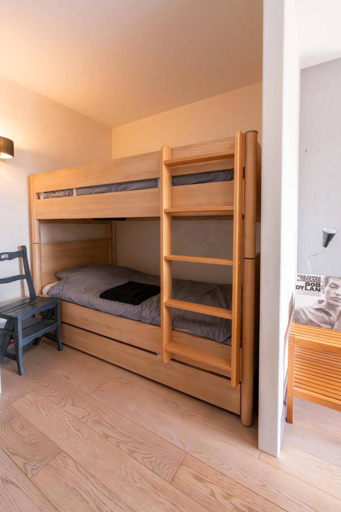 Emplacement Ideal, Garage Prive, Lumineux Apartment *